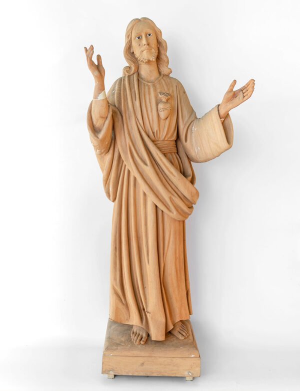 Sculpture of the Heart of Jesus